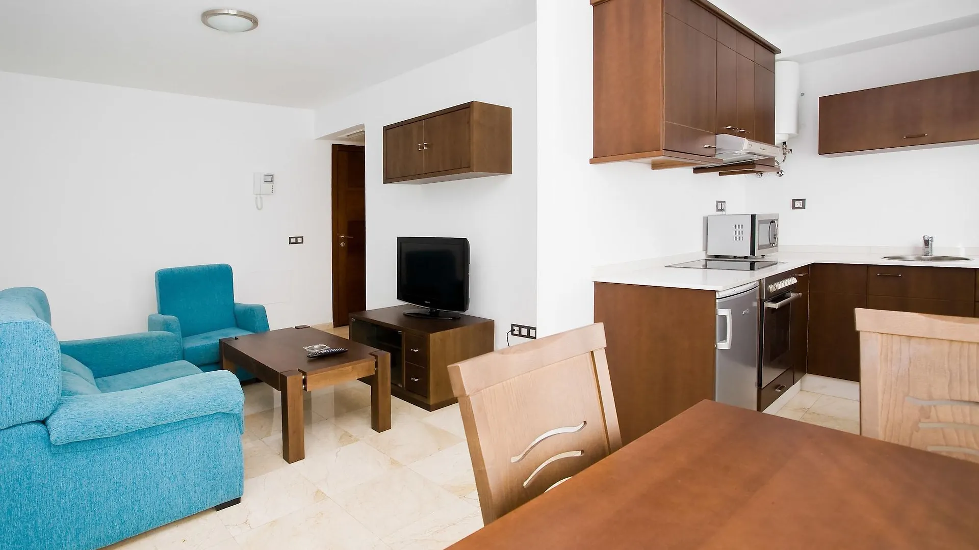 Hotel Livvo Corralejo Beach 4*,