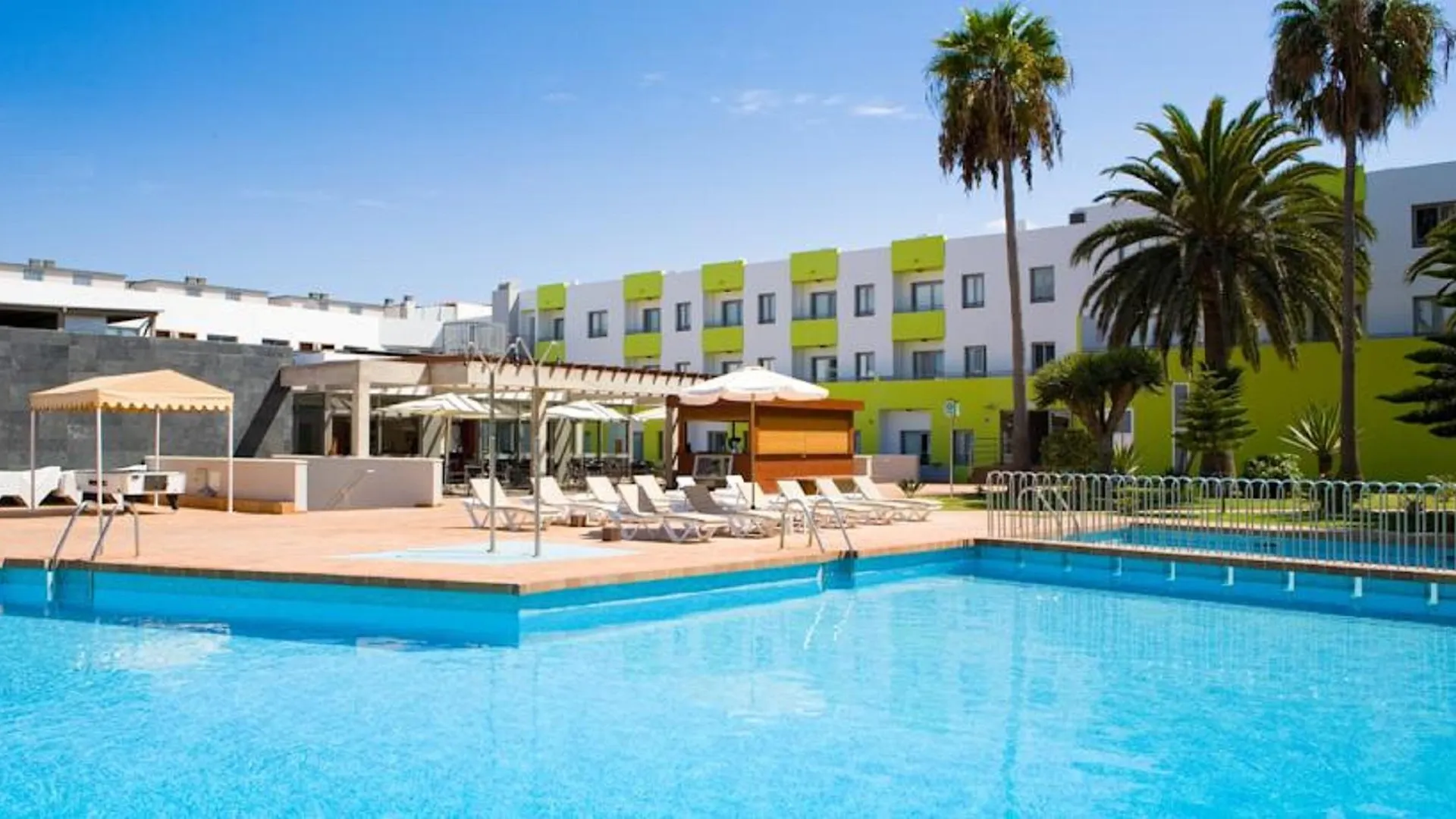 Hotel Livvo Corralejo Beach 4*,